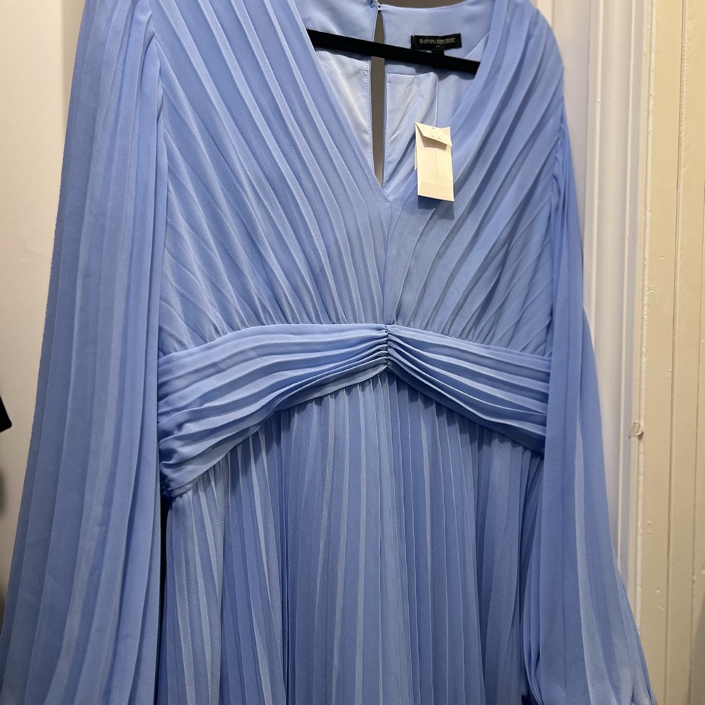Banana Republic CHIFFON PLEATED MIDI DRESS- **NEW NEVER WORN**